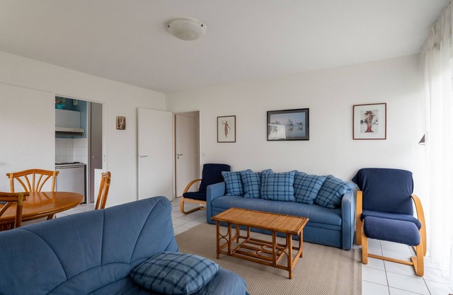 Quiet T2 Apartment in Arcachon with Private Parking, Terrace, and Close to Beach and Shops