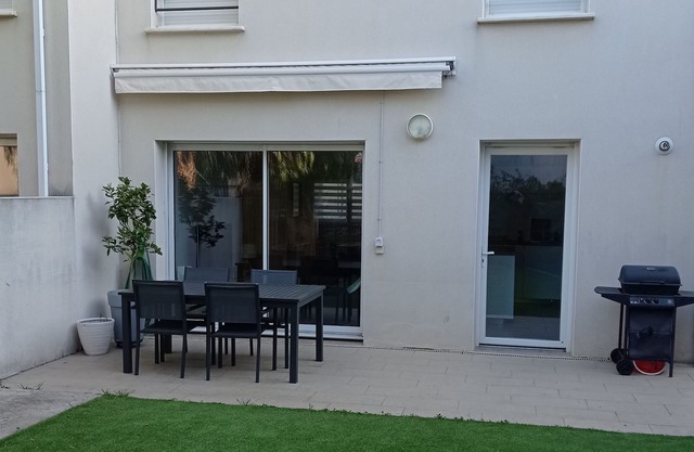 Quiet townhouse with terrace and garden