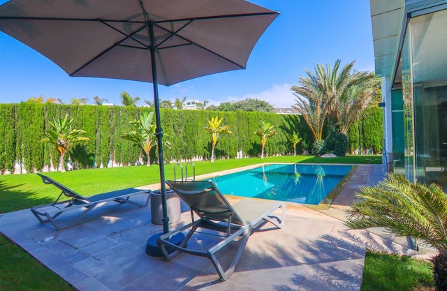 Quiet Villa Taghazout-Villa-Deluxe-Mobility bath-Garden view