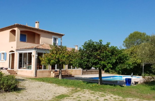 Quiet villa with swimming pool 2km from the center of Cotignac