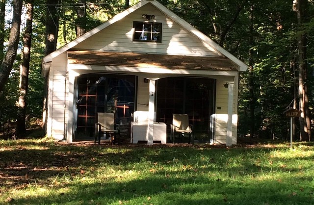 Quiet Woodland cottage near St. Leonard's Creek