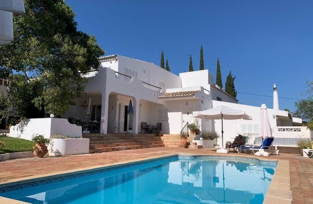 Quietly located family villa with pool and beautiful views near Faro (+ WIFI/AC)