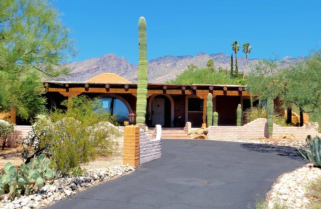 Quintessential Tucson Foothills Retreat with pool