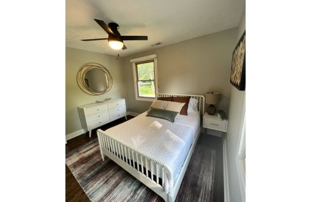Quite 2bed/1bath hideaway on spacious lot
