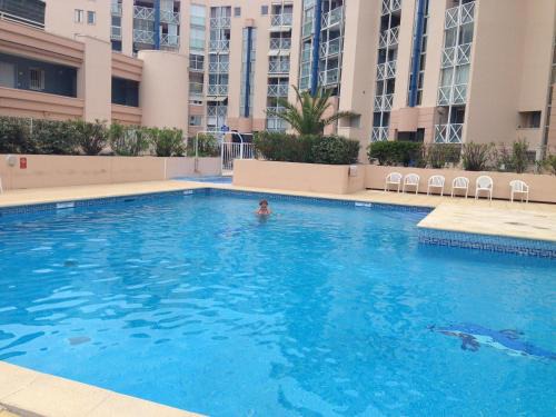 Résidence avec piscine et box, vue sur mer