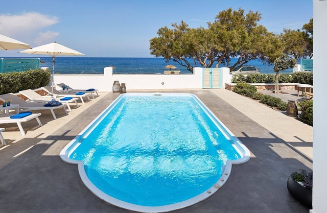 R 106 Beach Villa Daily Maid Serv.Breakfast Incl. Sea Views with Private Pool