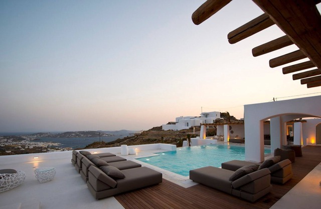 R 3175 Villa Fonda With Kitchenette.Pool towels & Power generator,