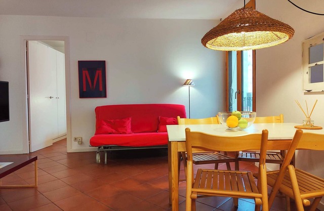 R.G. Central , Tranquil 1BR apt. 2BEDS. La Rambla!
