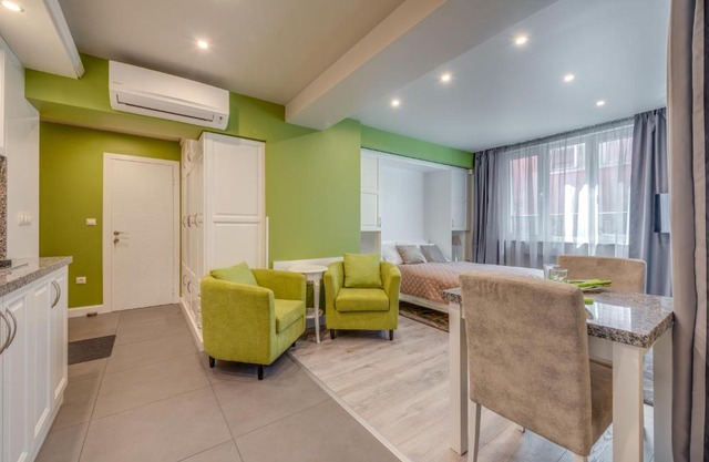 R & R Apartments