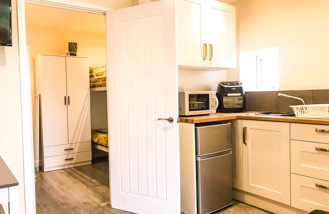 Rabbits Warren, A 2 Bed Holiday Let in The FOD