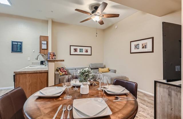Radiant FULL 2 BR APT w/Pool! Next to Shopping & Restaurants