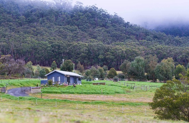 RAGLAN Retreat Victoria - Peaceful Mountainside Views