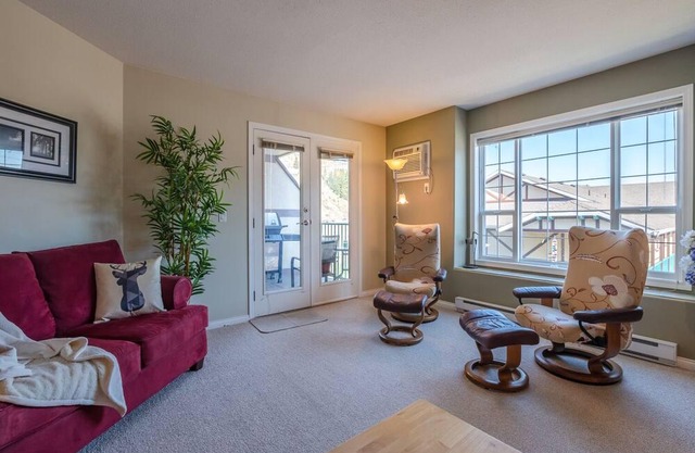 Railway Lane - Beach Access and View - Private Quiet Setting!