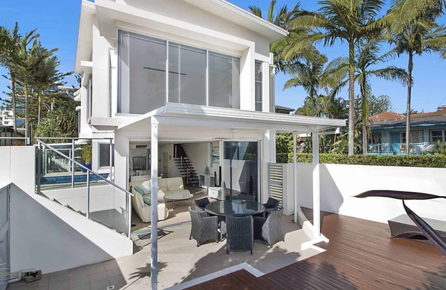 Rainbow Bay Villa - Spacious and Luxurious