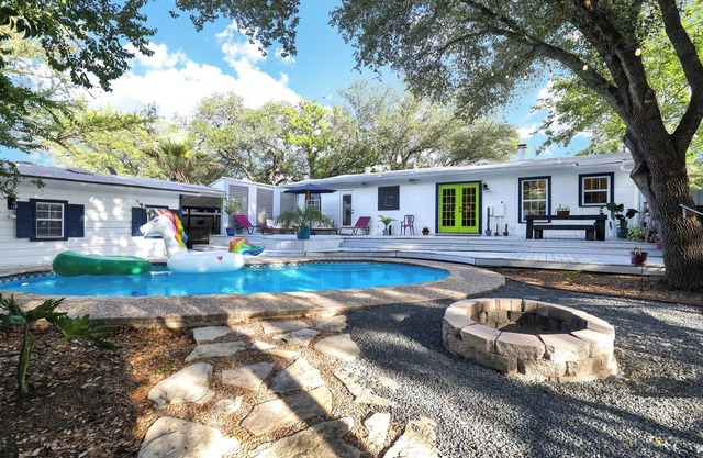Rainbow Casas - Vibrant Primary Casa and Casita with Pool