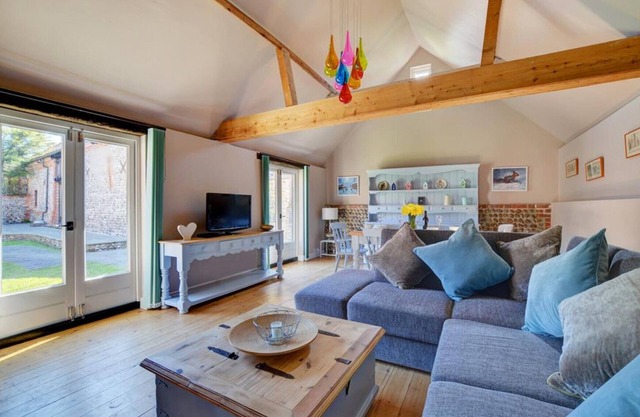Rainbow Cottage - Three Bedroom House, Sleeps 4