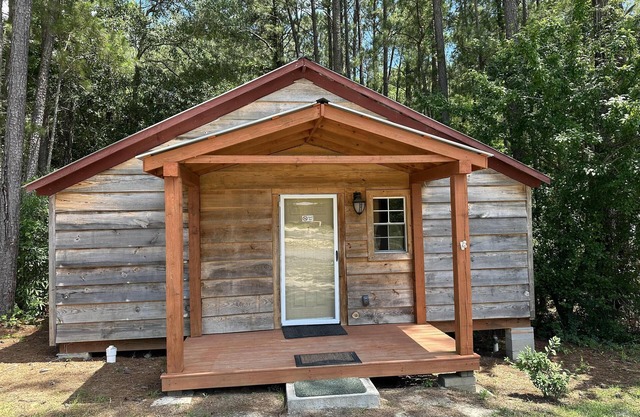 Ranger Smith Cabin 1 - Ranger Smith Cabin Jellystone Park Cochran