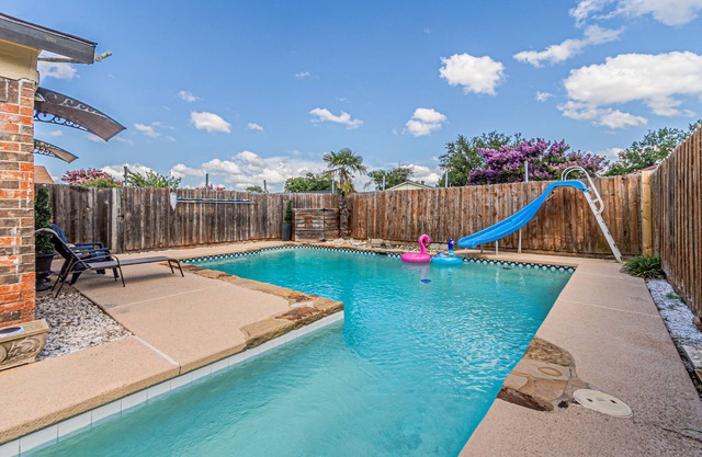 Rare 3BR House - Pool, King Bed, and Grill in Garland