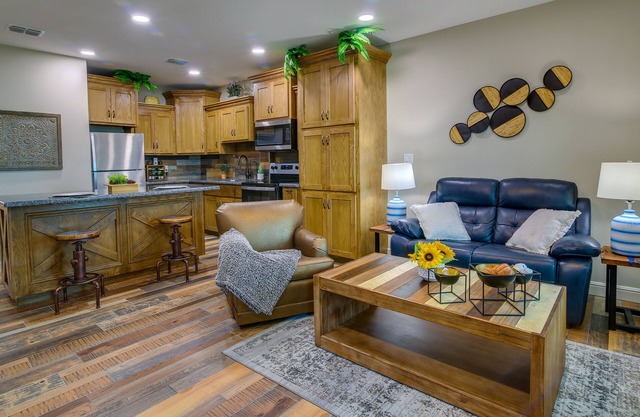 Raymondville Apartment w/Patio: Near Lakes!