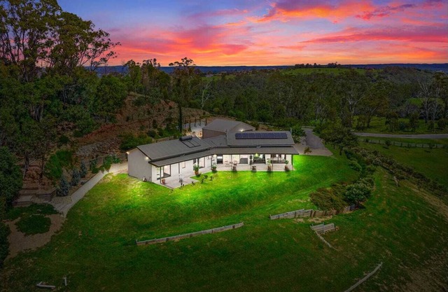 Razorback Mountain Retreat - Amazing Views and Tranquility