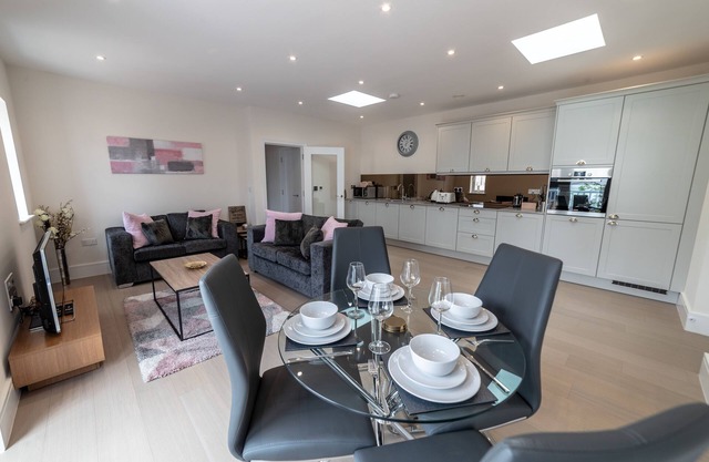 Reading Green Park Village Serviced Apt