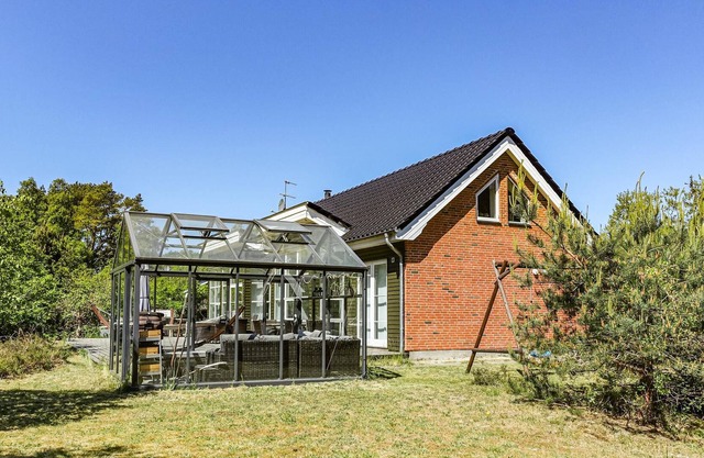 Really nice vacation home on a beautiful nature plot just 250 meters from a lovely, child-friendly s