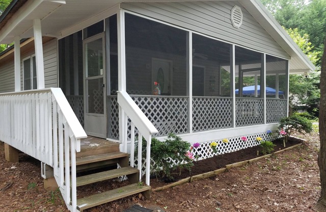 Reasonably Priced Family- Friendly Home, Sleeps 7