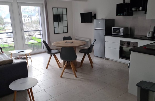 Recent south-facing apartment 2 steps from the beach with private parking