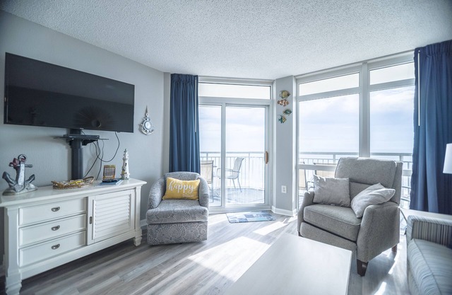 Recently Renovated Oceanfront condo at great resort +Free Attraction Tickets!