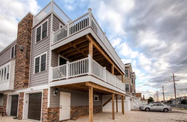 Recently Renovated LBI Apt with Deck on Beach Block!