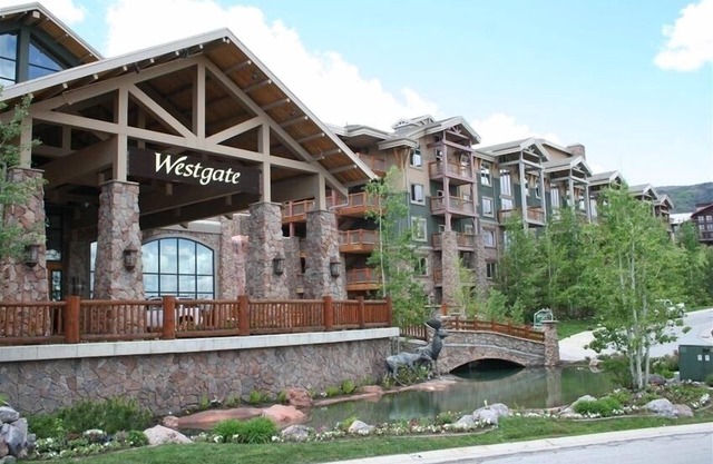 Recently Updated Luxury 2BR/2BA Top Floor Condo at the Canyons!