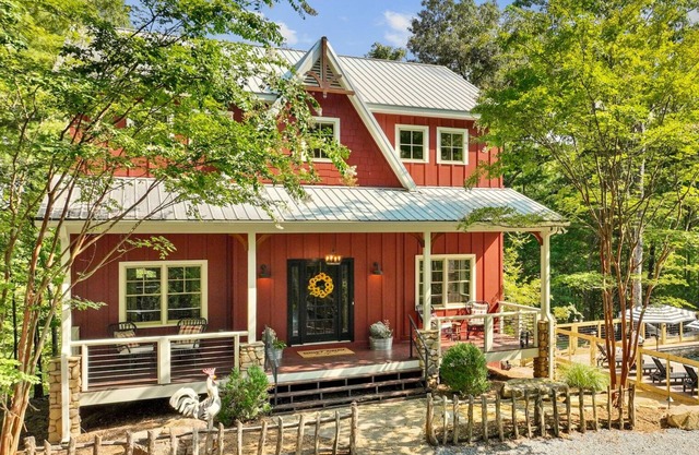 Red Barn Retreat | Pool, Cabana + Putting Green