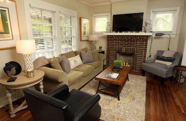 Red Door Cottage Cozy with New Renovations to this Midtown Charmer