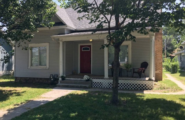 Red Door Retreat -3 bedroom house