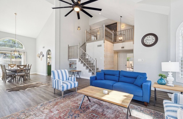 Red Mountain Retreat - 5 Bdrm, Heated Pool and Spa, on golf course!