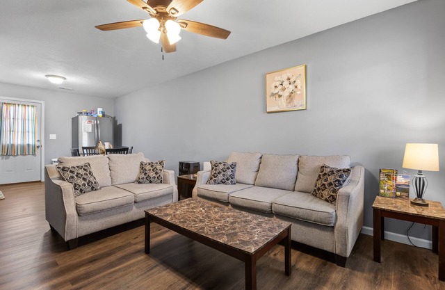 Red River Duplex - Unit 2 - 12 miles to Gorge!