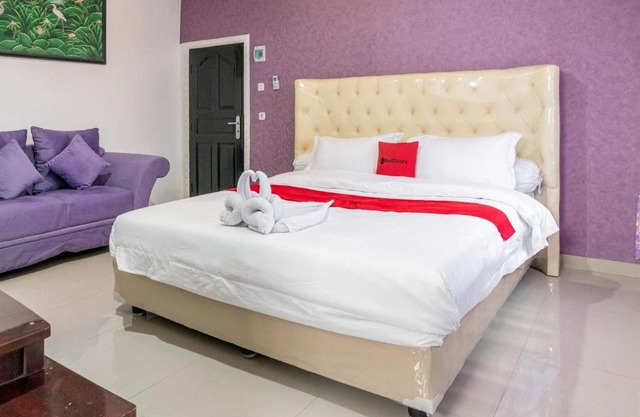 RedDoorz near Manhattan Times Square Medan 2