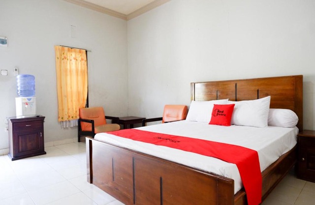 RedDoorz near Mutiara SIS Al Jufrie Airport Palu