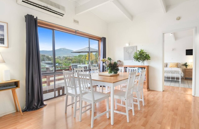 Redgum Apartment - Merrijig - Sleeps 7