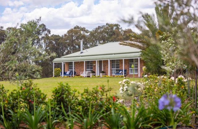 Redims Hill Cottage - Renovated 3 bedroom cottage on working farm