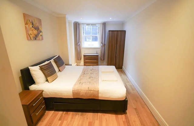 REDUCED RATE - London Waterloo 2 bedroom Apartment