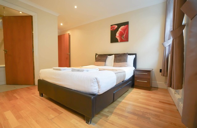 REDUCED RATE - Modern 2 Bed Outlooking Central London Views