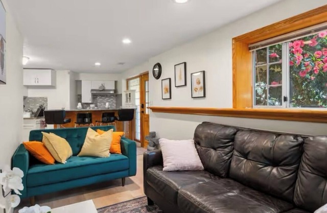 Refined North Shore 3BR Retreat