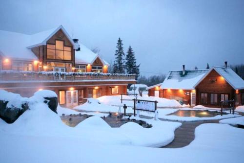 Refuge du Massif - Halte au cœur du village