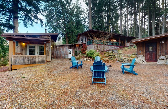 Refurbished cabin with beautiful views of the Hood Canal
