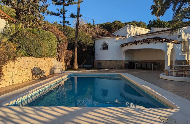 Refurbished family villa, private pool and hillside views, 5 mins to Moraira.