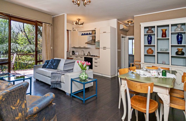 Regarda - "Edda" three-room apartment with swimming pool in the centre of Lazise