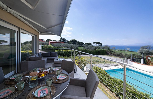 Regarda - luxury "Villa Julia" with pool and stunning lake view