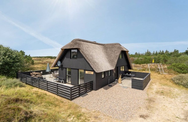 "Reiko" - 1.5km from the sea by Interhome