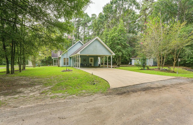 Relax By the Lake: Quiet East Texas Retreat